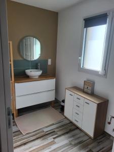 B&B / Chambres d'hotes Chambre B&B - proche circuit 24 heures du Mans : Chambre Double