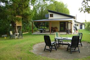 Maisons de vacances Holiday Home in Morvan near Narvau Gorges : photos des chambres