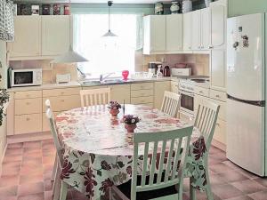 6 person holiday home in HÄSTVEDA-By Traum