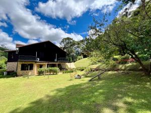 Casa 03 Vale Boa Vista - Charme Rústico em Condomínio com Área de Lazer Completa