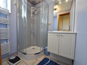 Maisons de vacances Cottage in Normandy near Historic Beaches : photos des chambres