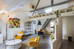 The Loft Under the Roofs - Near the Train Station