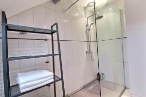 The Loft Under the Roofs - Near the Train Station