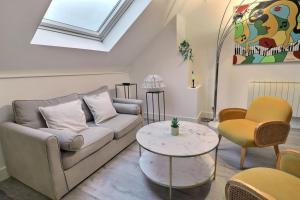 The Loft Under the Roofs - Near the Train Station