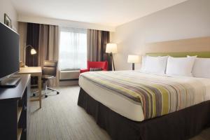 King Guest Room - Disability Access room in Country Inn & Suites by Radisson Asheville Westgate NC