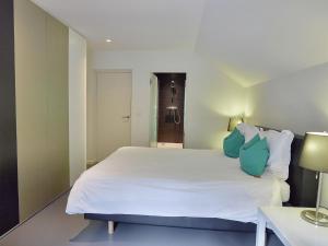 Jalhay Pondside Forest Home