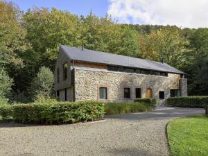 Jalhay Pondside Forest Home