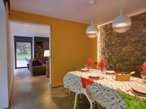 Jalhay Pondside Forest Home