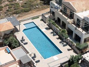 Lili Seafront House, walking distance to the beach & amenities!