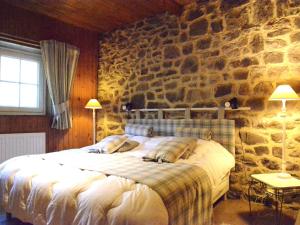 Holiday home in Viroinval with sauna