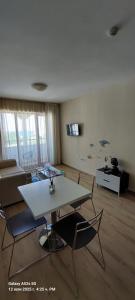 Sunrise Apartment 14