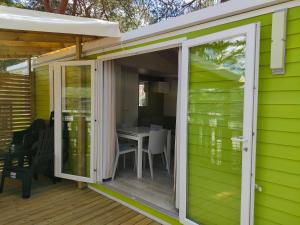 Campings mobil home premium 6 personnes tres confortable climatise : photos des chambres