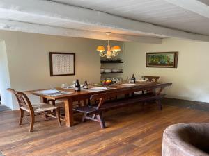 Maisons de vacances Holiday Home in Courniou with Pool and Views : photos des chambres