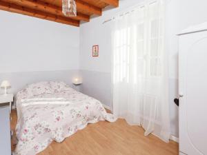 Forest Hideaway in Saint-Caprais
