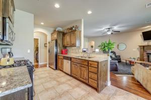 Trail Access and Patio Peaceful Tulsa Area Retreat