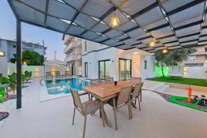 The B HOUSE