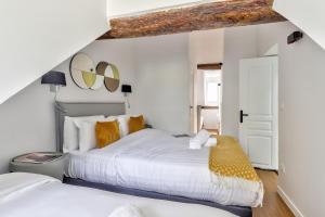 Urban Flat 117 - Parisian Apartment in the Center