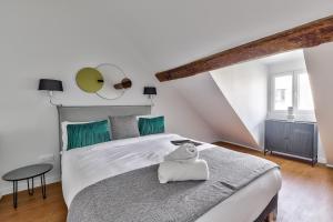 Urban Flat 117 - Parisian Apartment in the Center