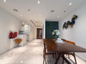 Premium 1BR W Canal & Burj View in Al Habtoor City