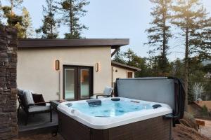 Rockies Ranch - Hot Tub with a View & Pet Friendly