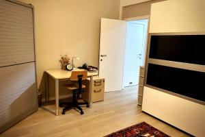 Modern 2-Bed Urban Apartment