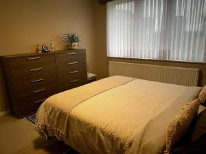 Modern 2-Bed Urban Apartment