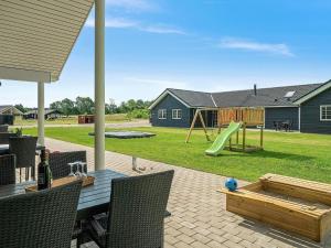 18 person holiday home in Grenaa