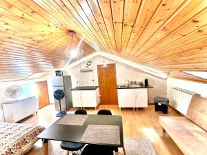 Estúdio com cozinha e casa de banho!