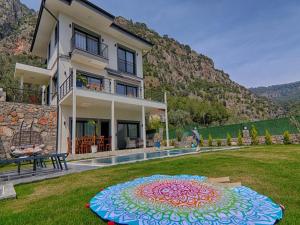 Villa with Private Pool and Sea View in Göcek, Fethiye - Vily, Fethiye