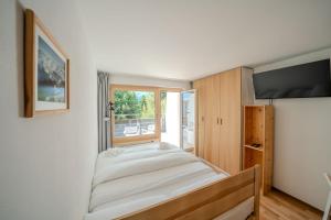 Alexandra 120 by Arosa Vacations, Renoviertes Studio mit Bergblick & Parking im Zentrum