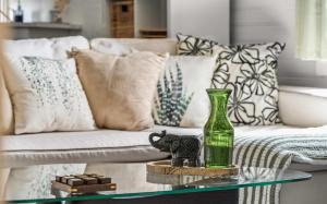 Downtown Den - Steps Away from Worlds Largest Dino