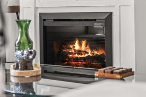 Downtown Den - Steps Away from Worlds Largest Dino