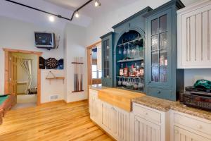 Minocqua Lakefront Cabin with Deck