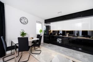 Kopcińskiego Residence - Apartamenty z Parkingiem i Dwoma Łazienkami