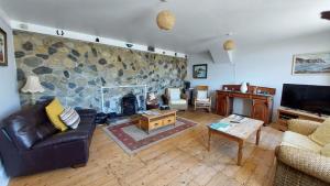 Lavelles Seaside House & Mickeys Bar