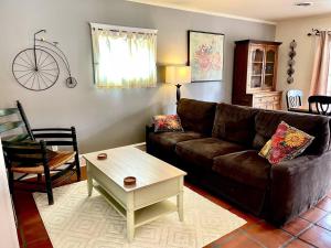 French Quarter Garden Cottage-Downtown, Hot Tub