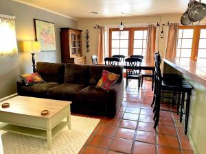 French Quarter Garden Cottage-Downtown, Hot Tub