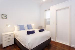 Secret on Suffolk - Chic Fremantle home