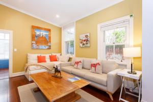 Secret on Suffolk - Chic Fremantle home