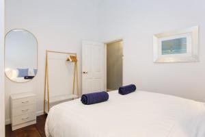 Secret on Suffolk - Chic Fremantle home