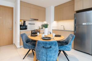 Elegant 1 Bed Creek Beach Stay with Beach Access