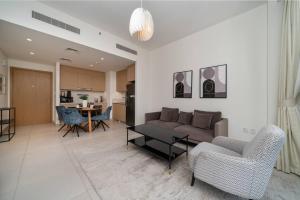 Elegant 1 Bed Creek Beach Stay with Beach Access