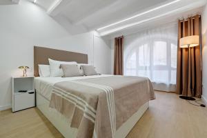 Hauzify I Apartaments La Plaça