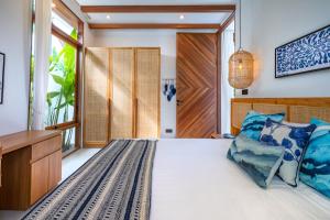 Tropical 2BR Design Villa Pool, Lounge & Workdesk