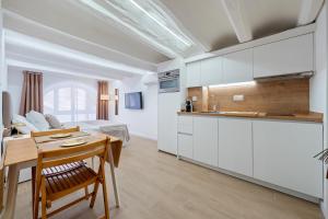 Hauzify I Apartaments La Plaça
