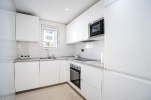 Stylish Refurbished 2 bed Apartment in the Heart of Puerto Banús