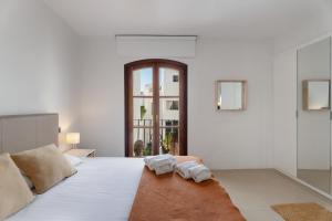Stylish Refurbished 2 bed Apartment in the Heart of Puerto Banús