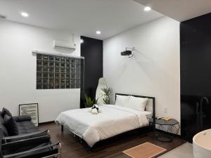 Chạms Hotel & Homestay