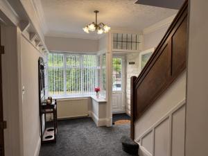 Buxton 5-Bed Retreat - Sleeps 11 Parking & Garden