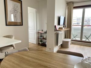 Eiffel Tower View & Pool